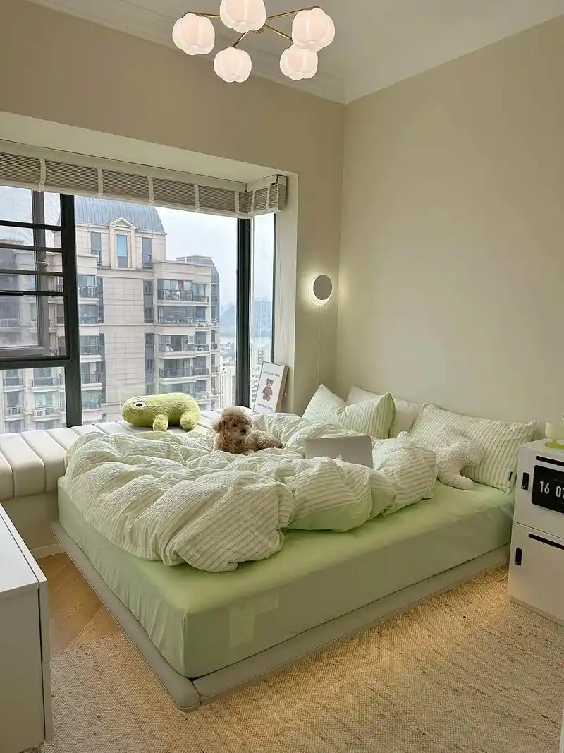 小房间这样布置显大又好睡!