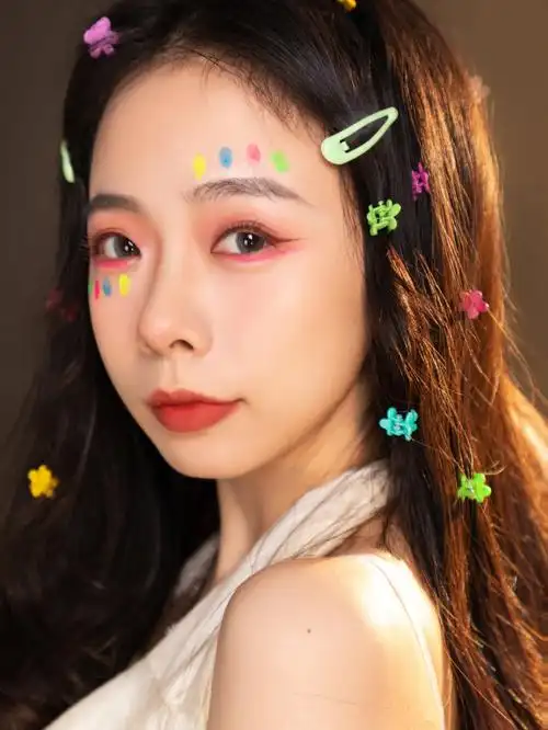 情人节色彩斑斓创意妆