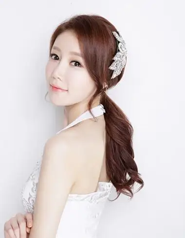 斜刘海扎马尾发型 斜刘海的简单马尾扎法