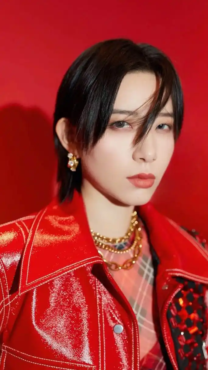 李斯丹妮高清手机壁纸来喽[欧耶][欧耶]  很喜欢李斯丹妮的嘻哈和说唱