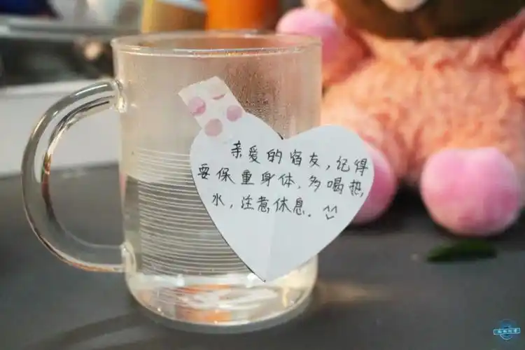 这张小纸条,承载着多少东职人的暖心恩情.