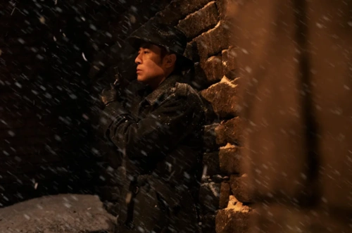 《悬崖之上》图by 豆瓣