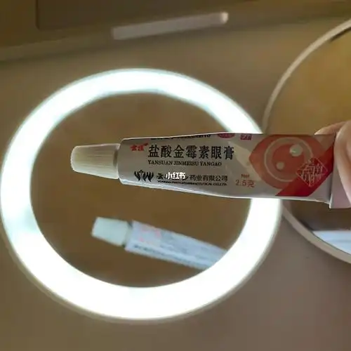 如何有效去除眼睑上的脂肪粒!