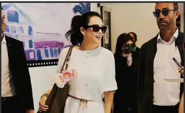 这一次,被外国粉丝团团围住的章子怡,再一次展现了她