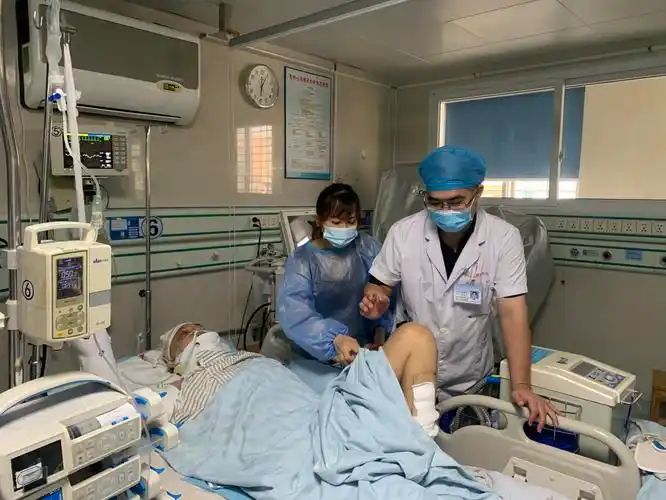 吴川小伙车祸"爆头"见脑浆 湛江西南医院多科联手救回一命