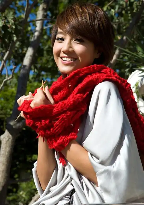 女人如歌朱丹大图写真_绽放名嘴风采