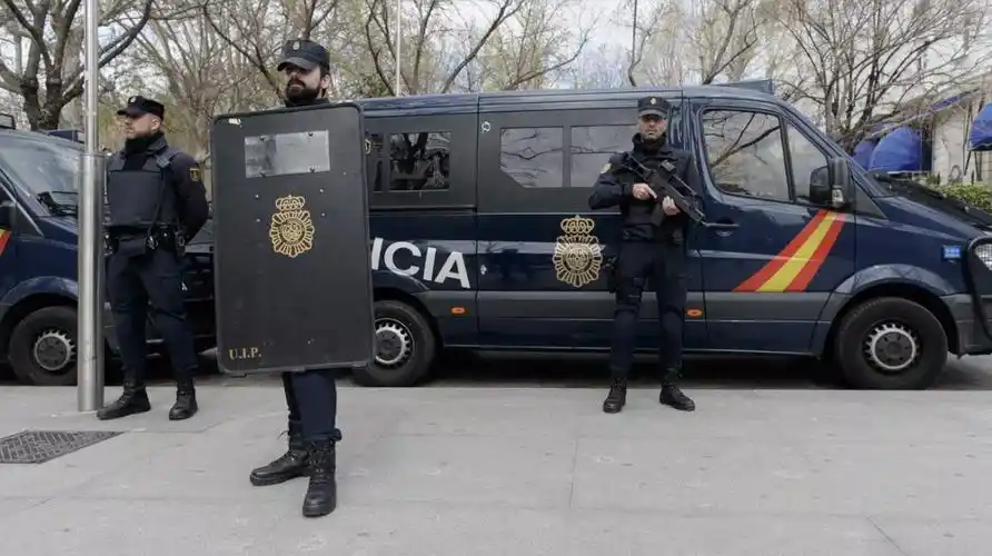 西班牙马德里街头的安全警察(资料图)