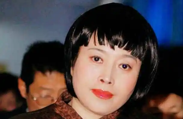 丁嘉丽:年轻时没管好下半身,对不起一双儿女,余生都在忏悔