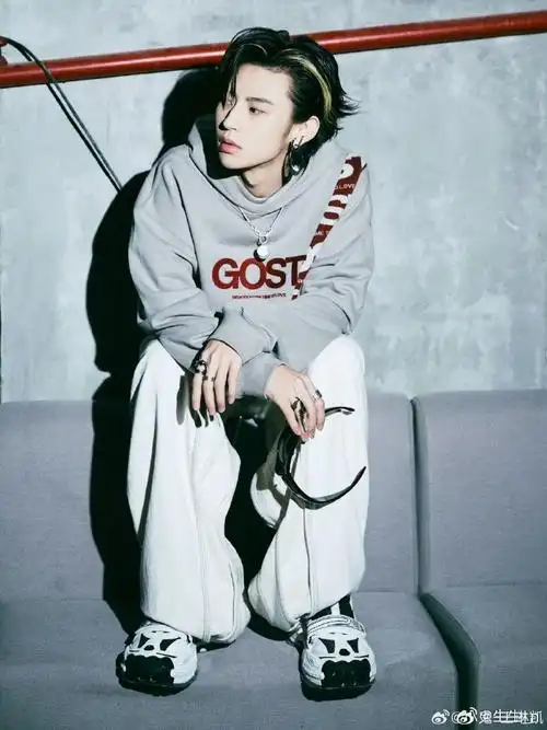 王琳凯#【9599小鬼-王琳凯99 95】你是音乐界的璀璨劳模