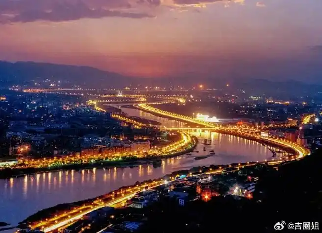 为您推荐了兰州著名景点,其中包括甘肃省博物馆,兰州水墨丹霞旅游景区