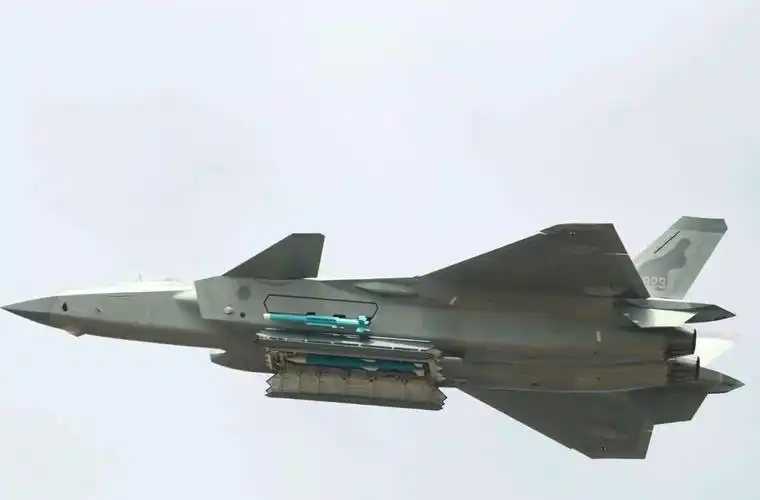 霹雳15e闪亮登场制导方式多样吸引外界对空空导弹射程探讨