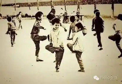 老照片怀念80后的童年游戏娱乐,你亲历过几项?