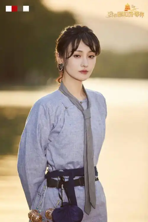 郑爽最新写真,穿男友风西装中裤点缀挂耳发饰,爽妹真又美又飒