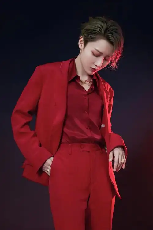 刘雨昕红衣图好圈粉
