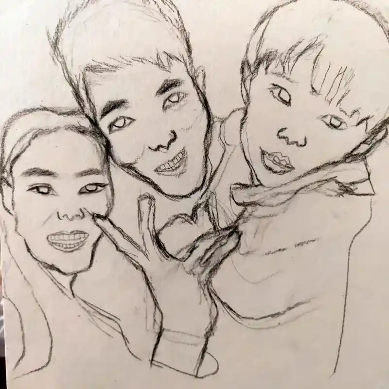 谢谢开心小姐姐给我们一家三口画的,和照片挺像的#素描人物 # - 抖音