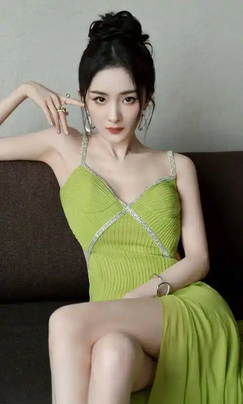 "娱乐女王"杨幂:状态青春身材性感,造型切换自如气场全开 6767