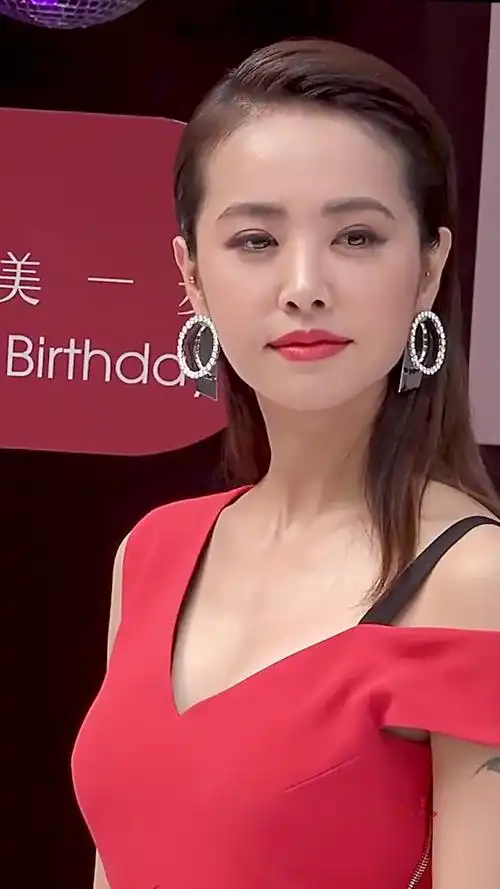 如今40岁的蔡依林发胖后依然那么撩人已达巅峰状态