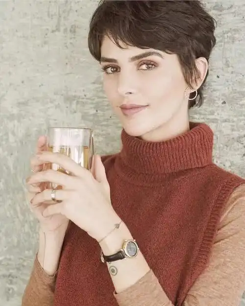 最流行的短发女图片(2022年流行的短发型女图片)-天晟网