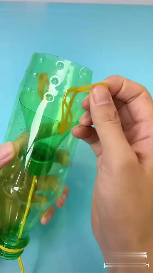 两个矿泉水瓶做个好玩的弹射玩具,好玩的停不下来创意手工 手工玩具