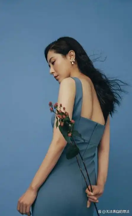 曾黎,中国当代家喻户晓的女演员,以其优雅高贵的气质和出色的演技而广