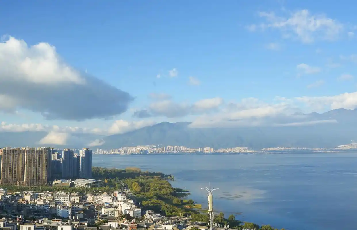 拍摄的大理公馆碧海蓝天酒店.大理的云无法用"云卷云舒"来形容 - 抖音