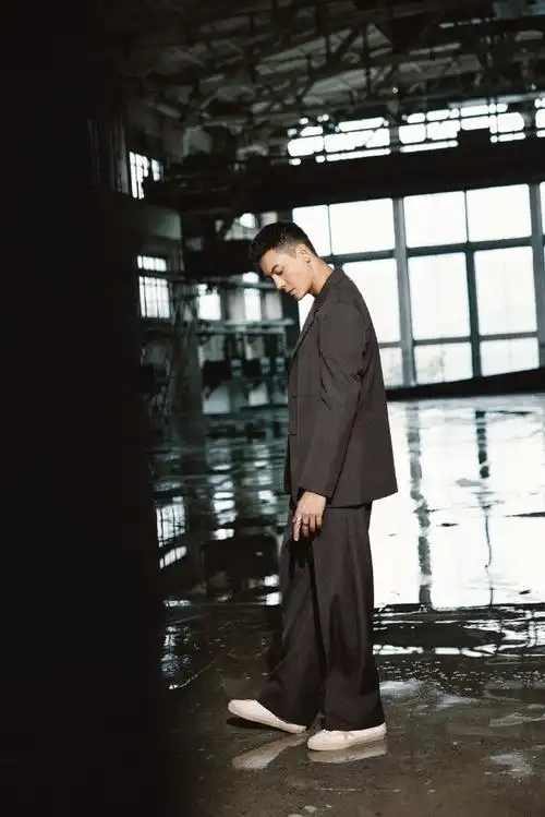 陈伟霆生图硬控我##陈伟霆上班人精神状态