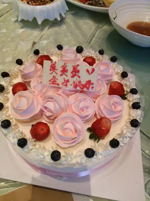 2019年7月6日,是美女帅哥们为晓溪美女过生日,这一天大家都见证了她的