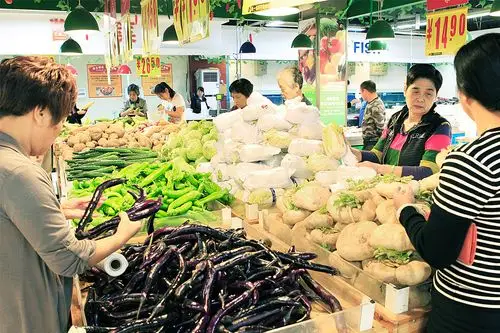 市民到超市买菜渐成时尚