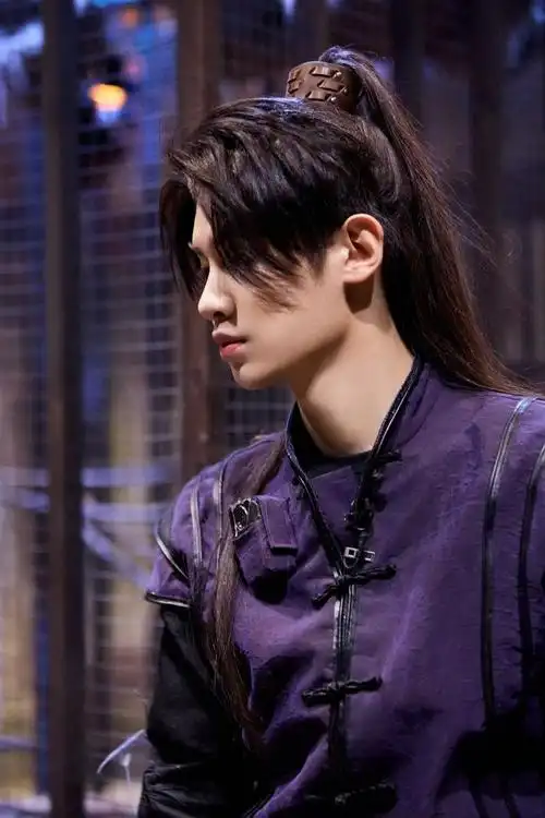 黄明昊密室大逃脱新剧照古装紫衣高马尾