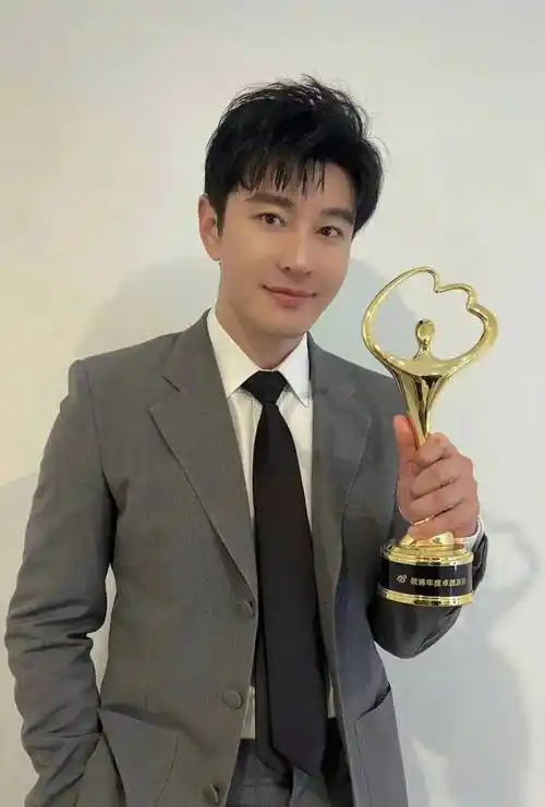 黄晓明假发尴尬,刘涛牙齿变蓝,明星身上还有什么是真的?