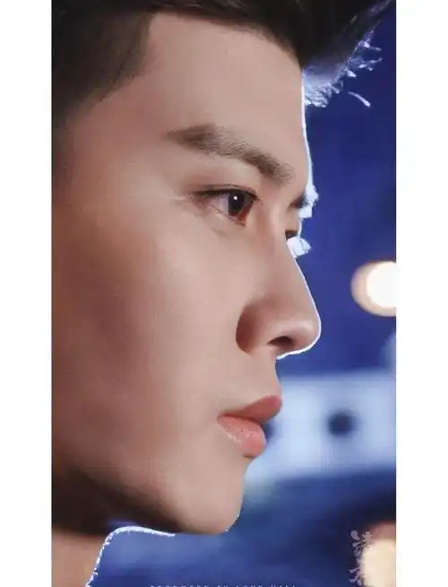 任嘉伦的吻戏:眼神比言语更动人