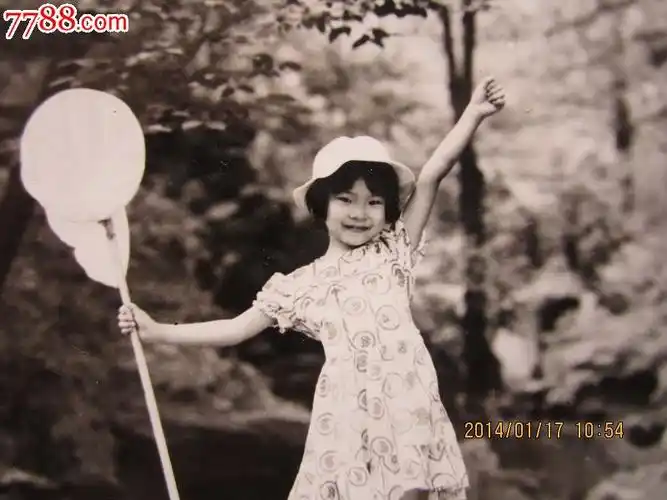 70-80年代----非常可爱的小姑娘老照片一件【13.5x10厘米】包邮