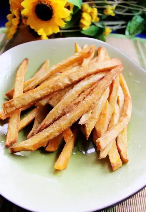 p>油炸红薯条是一道菜品.