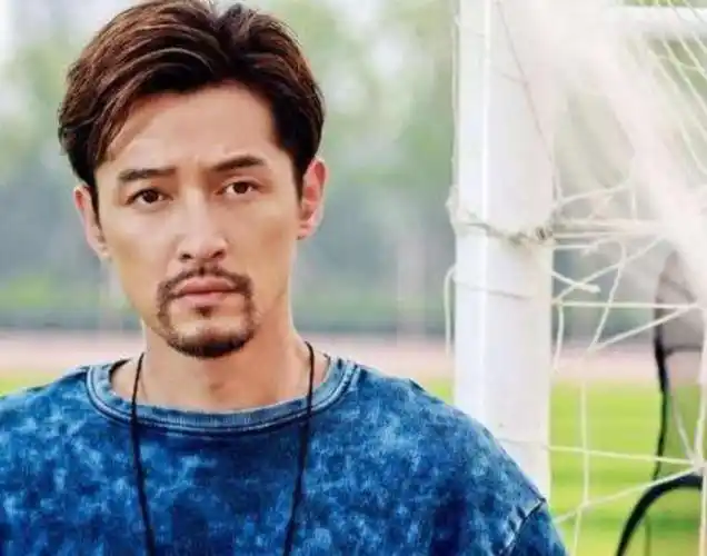 明星留胡子谁最有味道?胡歌成熟,而他因为胡子改变人生