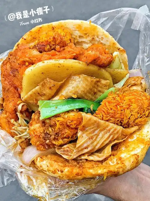 郑州25年烧饼夹菜老店60人均8r好吃到爆啊