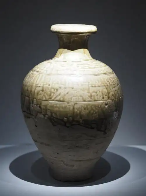 [隋] 青釉瓶 临淄博物馆藏