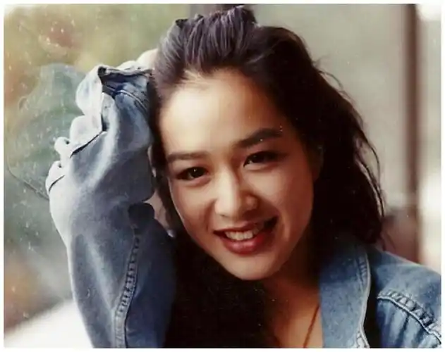 的感觉谁还记得剧中她和郑伊健的水中之吻还有最最喜欢的美人鱼钟丽缇