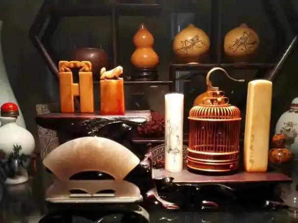 他发现了民国时期那些微雕大师们坚韧不拔的精神