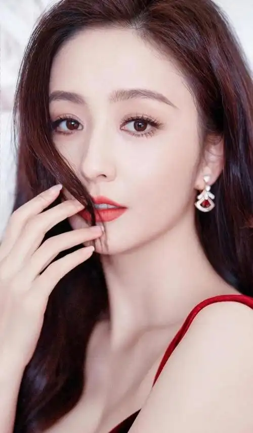 佟丽娅气质美女女神,明星写真性感迷人,不愧是公认的美女