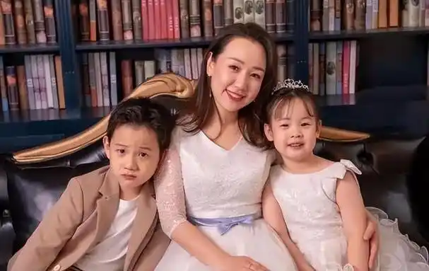 吴京儿子叫无所谓,靳东儿子叫靳小爷,但都不如杨澜儿女的名字!