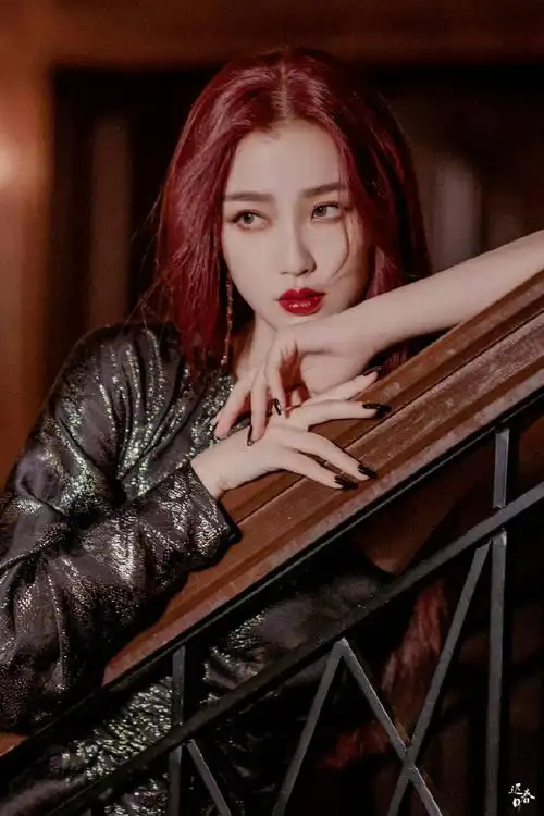 虞书欣新发色随拍