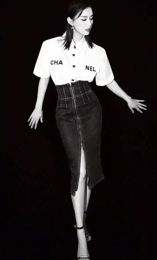 36岁黄圣依copy赫本,穿上碎花裙流露法式风情,阔太气质就是好_法国