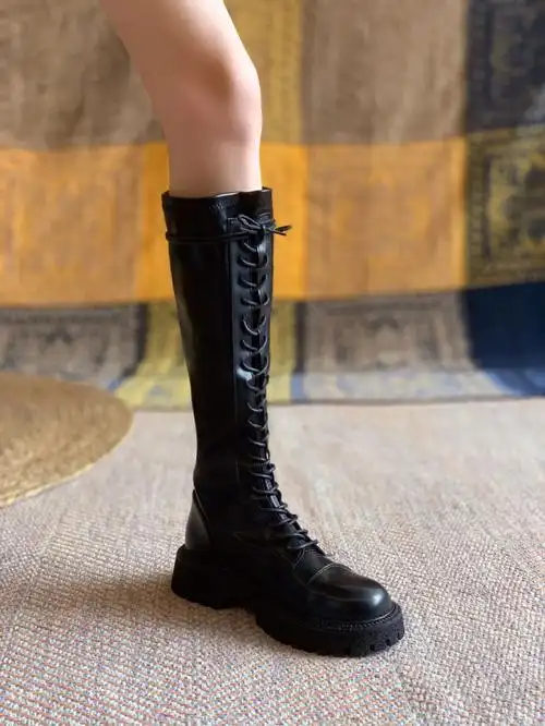 女生也能驾驭的帅气黑色骑士靴