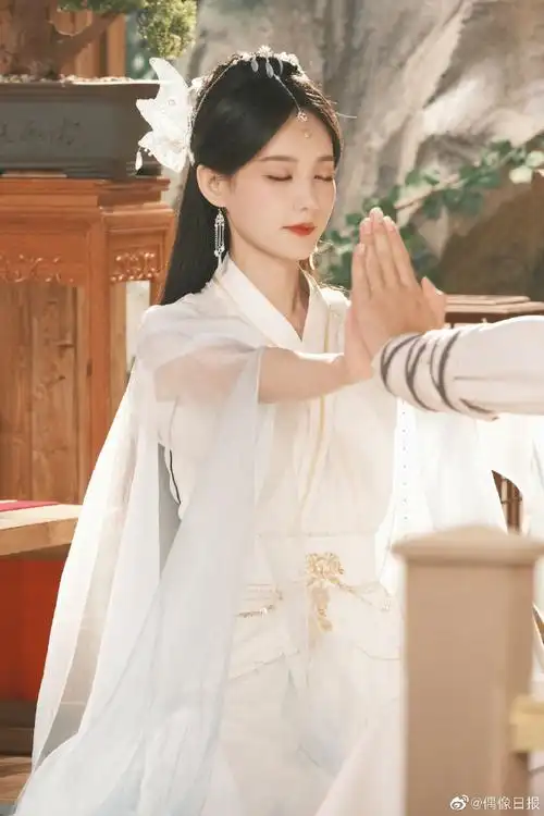 李一桐最新古装造型##李一桐蓝白长纱仙女造型