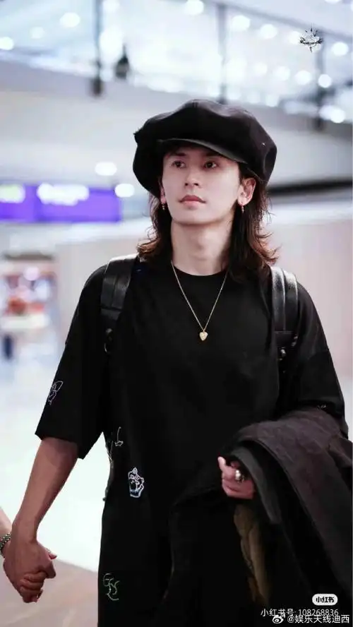 张哲瀚 近照生图