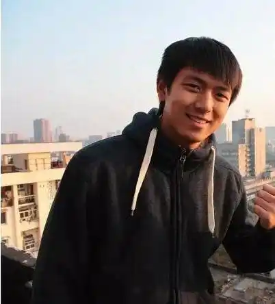 李现的黑历史被扒看他十年前的照片整没整容一目了然