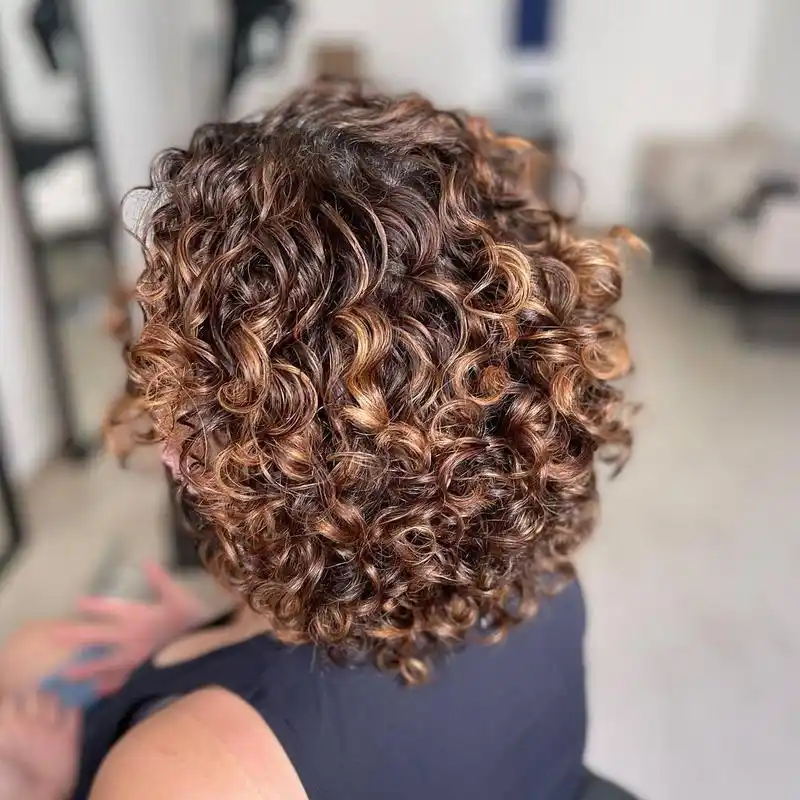 层次短发,直发波波头,满头烫卷发,不论年龄大小都适合,请收藏