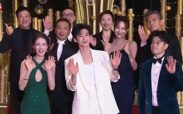 品质盛典红毯生图:金晨越发脸歪,唐嫣状态回春,关晓彤短发显老|胡歌