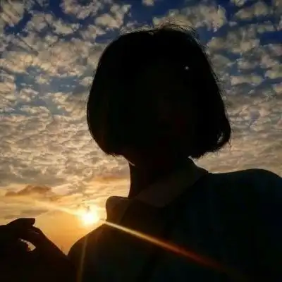 女生背影头像唯美意境图片心云间凝听