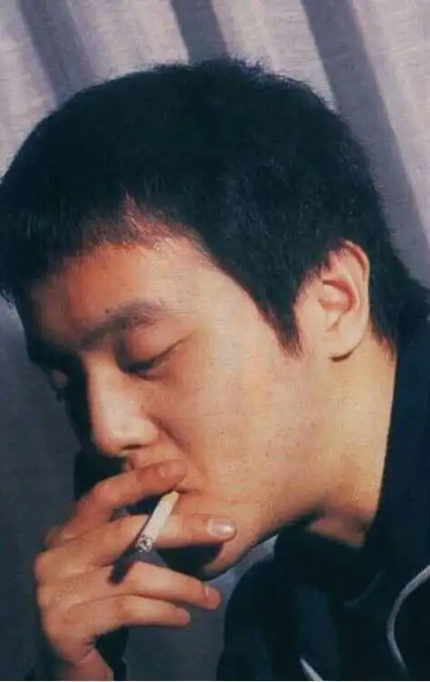 窦唯年轻的时候有多好看